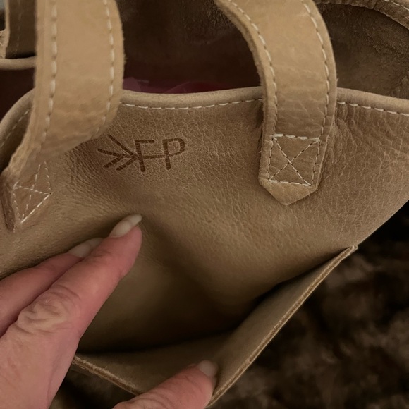 Freshly Picked Crossbody - Picture 3 of 8